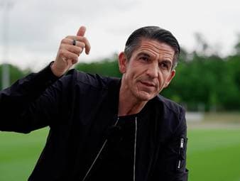 Deniz Aytekin zählt zum Karriereende zu den beliebtesten Schiedsrichtern der Bundesliga. Das war jedoch nicht immer so. 2011 wird er zum unbeliebtesten Referee gewählt. Aytekin übt rückblickend Selbstkritik.