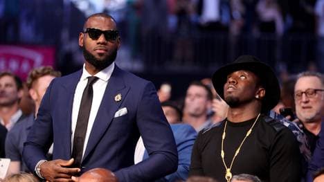 Floyd Mayweather Jr. v Conor McGregor