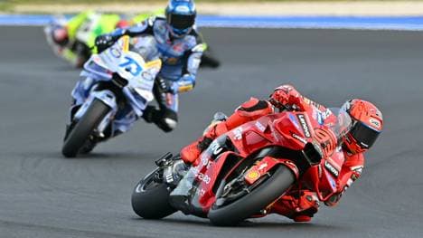 Marquez scheidet in Führung liegend aus