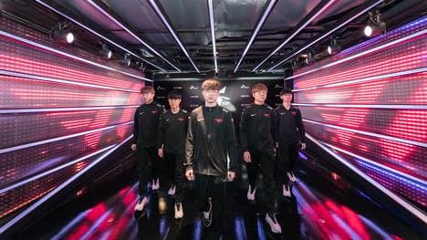 Das Team von League-of-Legends-Rekordweltmeister T1 ist gezwungen das Teamhaus nicht zu verlassen - Spieler sind nur noch genervt davon