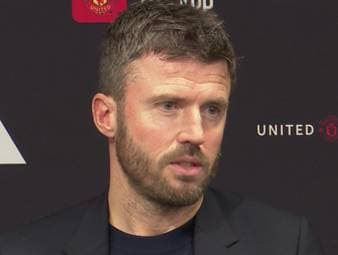 Unter Michael Carrick bleibt Manchester United auch nach dem 2:0 gegen die Spurs erfolgreich. Carrick lobt die Vielseitigkeit und Konstanz von Bruno Fernandes.