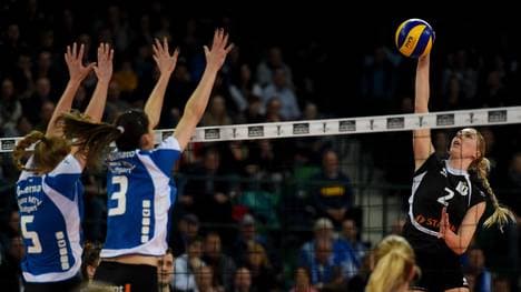 Die Mädels des MTV Stuttgart (links) führen derzeit die Tabelle an 