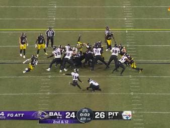 Im direkten Duell um das letzte Ticket für die NFL-Playoffs liefern sich die Pittsburgh Steelers und die Baltimore Ravens einen packenden Schlagabtausch. In letzter Minute bringt Aaron Rodgers die Steelers in Führung - und dann nimmt das Drama erst so richtig seinen Lauf.