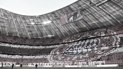 Eine Choreografie des Fans des FC Bayern vor einem Bundesliga-Spiel gegen den FC Augsburg