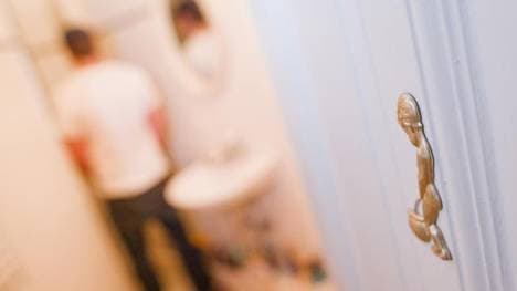 Farbe und Geruch von Urin können erste Hinweise auf Krankheiten sein