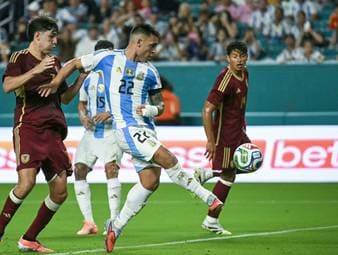 Argentinien müht sich ohne Messi zum Sieg