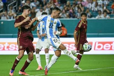 Argentinien müht sich ohne Messi zum Sieg