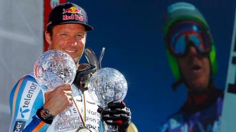 Aksel Lund Svindal mit zwei Kristallkugeln