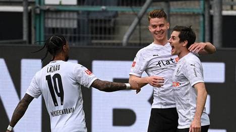 Jonas Hofmann (r.) meldet sich nach Corona-Pause eindrucksvoll zurück