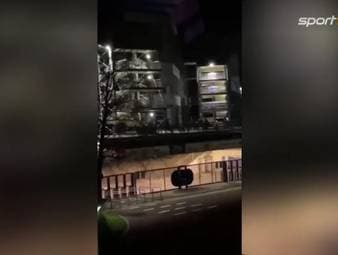 Nach dem besiegelten Abstieg schlägt die Wut auf Schalke im Jahr 2021 durch. In der Nacht attackieren Fans S04-Spieler und Mitarbeiter. Sind diese Szenen in einem Video zu sehen, das im Internet kursiert?