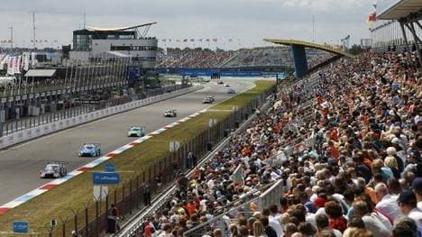DTM-Premiere auf dem TT Circuit in Assen: Die RÃ¤nge waren gut gefÃ¼llt