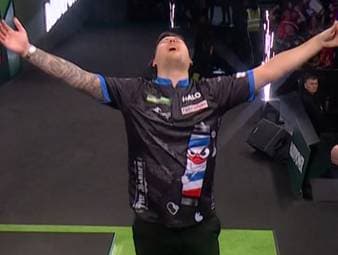 Ryan Meikle dreht gegen Außenseiter Jonny Tata ein 0:2 in Sätzen noch in einen Sieg um - und reagiert anschließend arg erleichtert. 