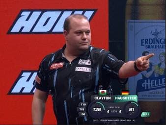 Die verbliebenen vier deutschen Starter beim German Darts Grand Prix präsentieren sich am Ostersonntag in starker Form. Nicht für alle reicht es zum Sieg - aber ausgerechnet ein Außenseiter bringt mit einem Beinahe-9-Darter die Halle in München zum Kochen.