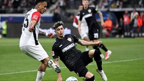 Ameen Al-Dakhil (r.) im Spiel gegen Frankfurt