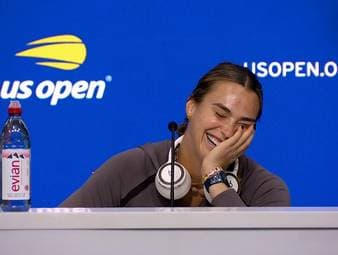 Nachdem Tennis-Ass Aryna Sabalenka durch Grasgeruch gestört worden war, musste ihre Partie kurzzeitig unterbrochen werden. Auch nach dem Spiel hat die Weltranglistenerste mit dem Thema zu kämpfen.