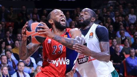 Derrick Williams (l.) war mit 21 Punkten Topscorer der Bayern-Basketballer
