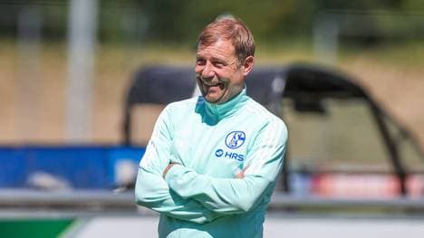 Schalke-Trainer Frank Kramer ist mit guter Laune in die Vorbereitung gestartet