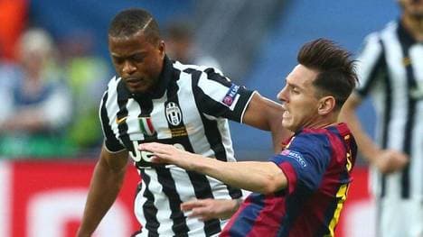 Patrice Evra (l.) und Lionel Messi (r.) begegneten sich unter anderem im Champions-League-Finale 2015