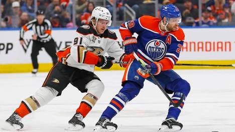 Leon Draisaitl (r.) ist einer der besten Spieler der NHL
