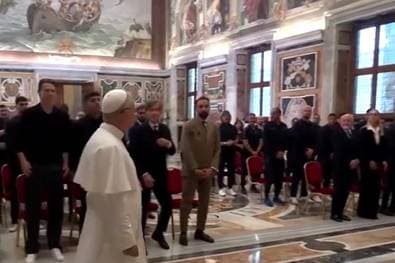 Was für eine Ehre! Papst empfängt Meisterhelden