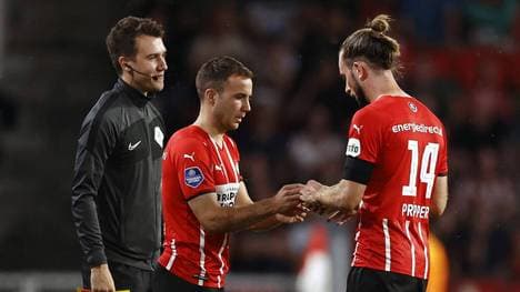 Mario Götze wurde des häufigeren für Davy Pröpper (r.) ein- oder ausgewechselt