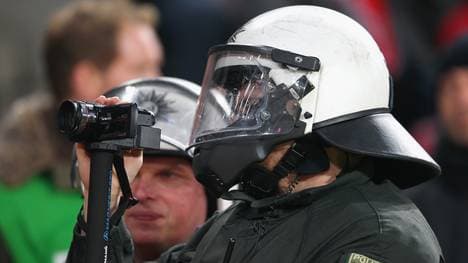 Die Polizei nahm 55 Hooligans fest
