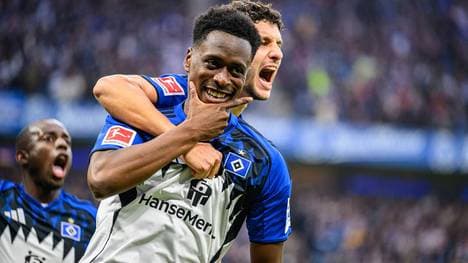 Albert Sambi Lokonga jubelt nach seinem Führungstreffer gegen Mainz (4:0) mit Daniel Elfadli 