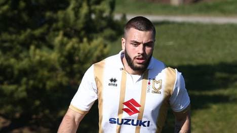 Finn Tapp (hier im Trikot seine Ex-Klubs Milton Keynes Dons) nimmt an der TV-Show Love Island teil