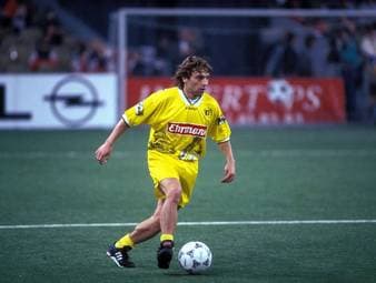 Der DFB-Hallenpokal, auch bekannt als Hallenmasters, war in den 1990er- und frühen 2000er-Jahren ein absolutes Highlight. Damals zockten noch die ganz großen Bundesliga-Stars alljährlich beim Budenzauber auf - so wie beim Hallenmasters-Finale 1995.