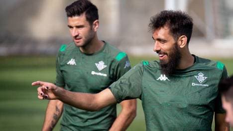 Borja Iglesias lackierte sich die Fingernägel schwarz, um gegen Rassismus zu protestieren