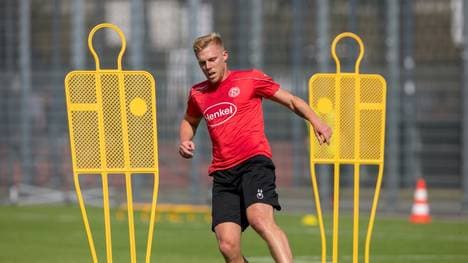 Torjäger Rouwen Hennings bleibt der Fortuna treu