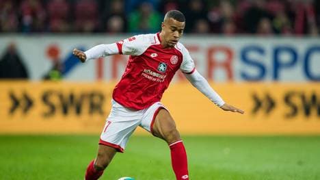 Robin Quaison spielt von Anfang an