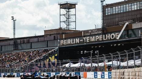 Die Formel E fährt am stillgelegten Flughafen Tempelhof