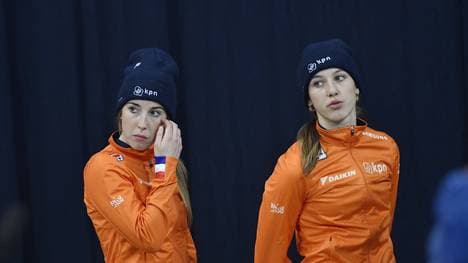 Lara van Ruijven (li., hier mit Suzanne Schulting)  kämpft um ihr Leben infolge einer Autoimmunreaktion mit schweren Komplikationen