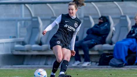 Anna Aehling bleibt Eintracht Frankfurt treu
