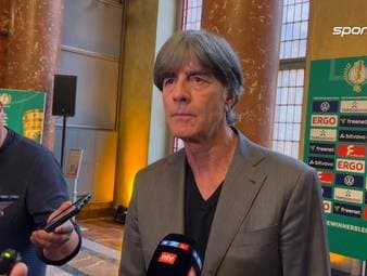 Der Tod von Hansi Flicks Vater geht auch dem ehemaligen Bundestrainer Joachim Löw unter die Haut. Acht Jahre saß er gemeinsam mit Flick auf der Trainerbank und gibt Einblicke in seine Gefühlswelten. 