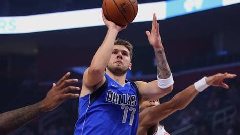 Luka Doncic von den Dallas Mavericks gänzte gegen die Detroit Pistons