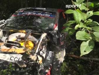 Kalle Rovenperä erlebt ein Drama! Der Finne crasht in Führung liegend mit einem spektakulären Überschlag. TEamkollege Sébastien Ogier profitiert und siegt.
