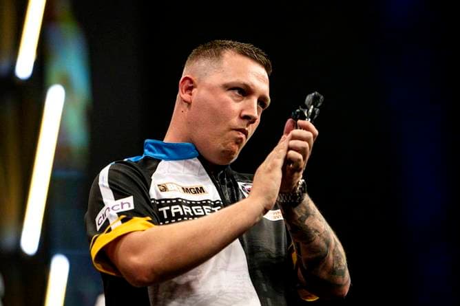 "Stumm gestellt": Darts-Star rechnet ab