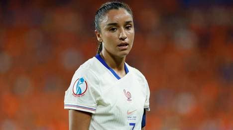 Wird sie den Unterschied machen? Sakina Karchaoui, die französische Verteidigerin, im Rampenlicht vor dem EM-Viertelfinale gegen Deutschland