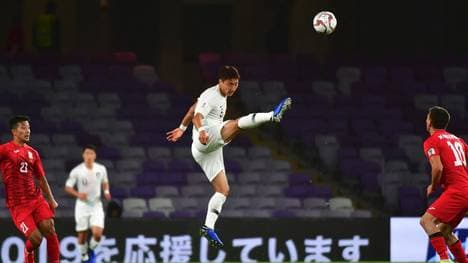 Aizar Akmatov (M.) musste für Kirgisistan ins Tor