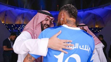 2023 empfing Fahad bin Nafel Starneuzugang Neymar herzlich