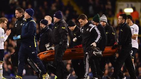 Tottenham Hotspur v Swansea City - Premier League Bafetibis Gomis