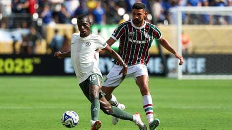 Stürmer Nicolas Jackson (vorne)