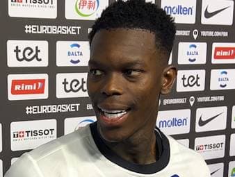 Die deutsche Basketball-Nationalmannschaft zieht ins Finale der FIBA Eurobasket 2025 ein. Grund genug für Franz Wagner seinem Team eine besondere Belohnung zu spendieren. 