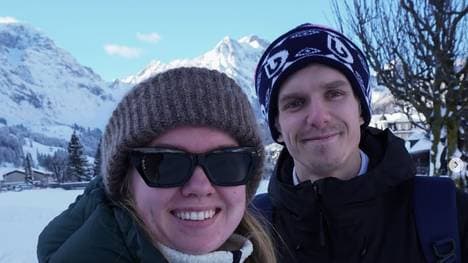 Skisprung-Star Halvor Egner Granerud mit seiner Frau Karoline Nilsen