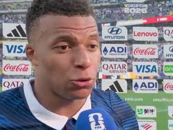 Superstar Kylian Mbappé spricht nach Frankreichs Achtelfinaleinzug über seinen emotionalen Jubel mit Didier Deschamps und macht zudem deutlich, dass Frankreich noch mehr im Köcher hat. 