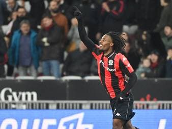 Elye Wahi wechselte 2025 zu Eintracht Frankfurt, jedoch war seine Zeit dort nicht ganz so erfolgreich wie erhofft, woraufhin er 2026 zu Nizza ausgeliehen wurde. 