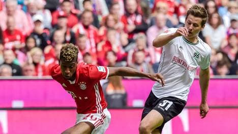 Kingsley Coman (l.) und Hannovers Waldemar Anton duellierten sich zuletzt im Mai 2016