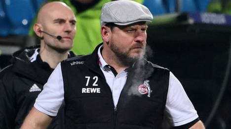 Kurzärmelig im Januar: Steffen Baumgart in seinem Element. Der FC-Trainer ist bekennender Fan deutscher Musik.